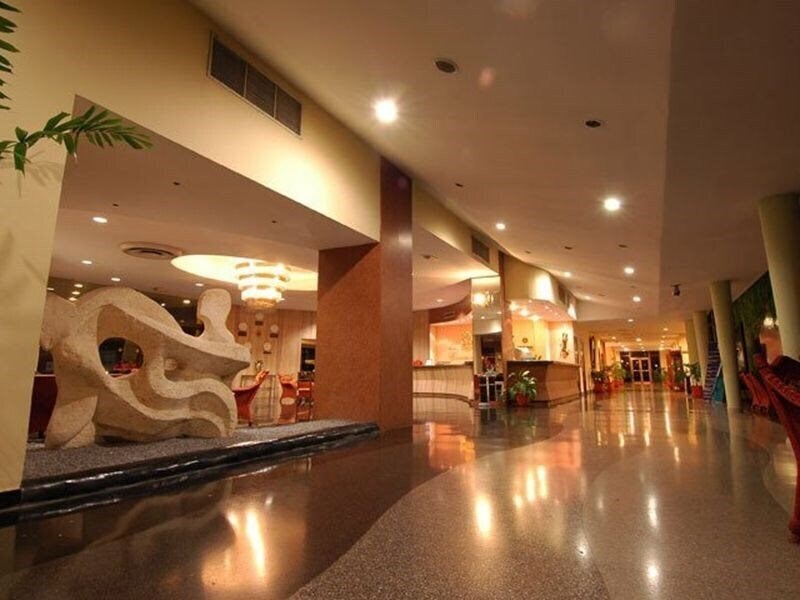 Апартаменти Comodoro Hotel 4*